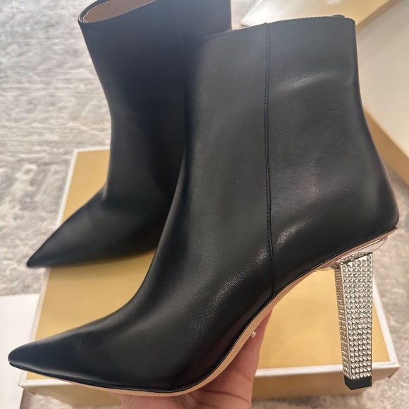 New MK heels boots - Picture 3 of 5